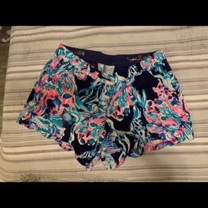 Lilly Pulitzer buttercup stretch shorts size 8